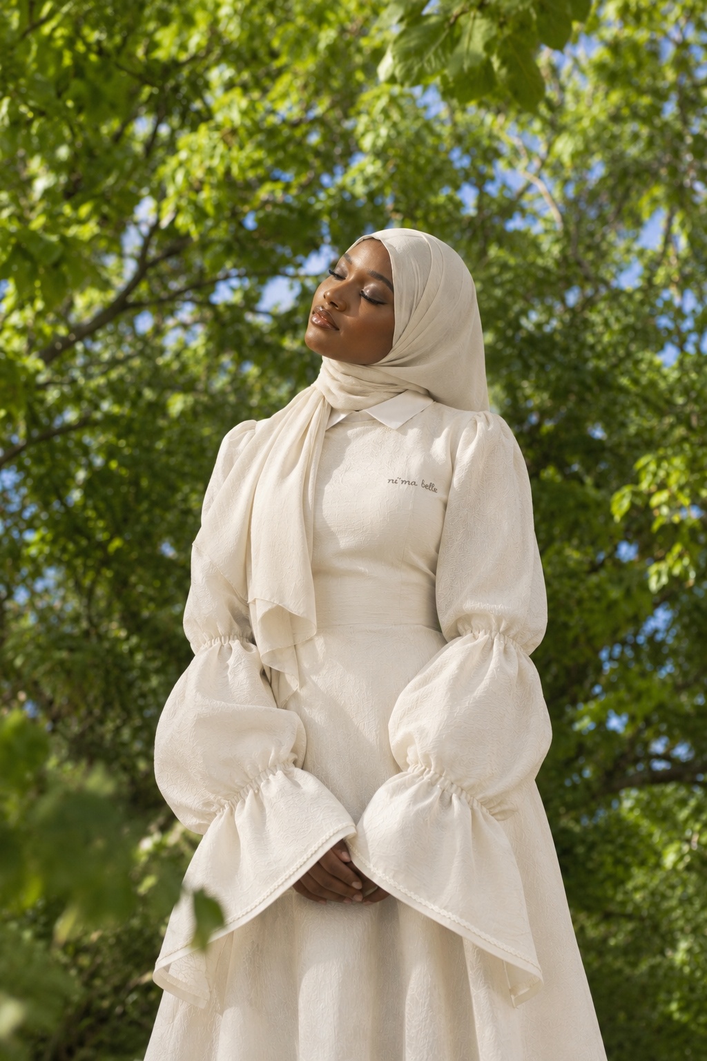 Cream puff-sleeve collared dress
